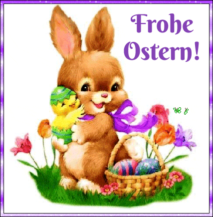 Frohe Ostern! Коричневий зайчик обнімає курчатко біля кошика з писанками